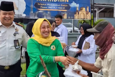 Tebar Kebaikan di Bulan Suci Ramadan, Lapas Narkotika Muara Beliti Bagikan Takjil Gratis kepada Masyarakat