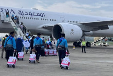 Sempat Delay 1 Jam, Kloter 1 Jemaah Haji OKU Timur Diberangkatkan dari Palembang