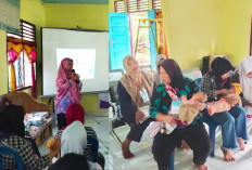 Dosen Poltekkes Kemenkes Palembang Bekali Masyarakat Desa Air Satan dengan ASI Eksklusif dan Pijat Oksitosin