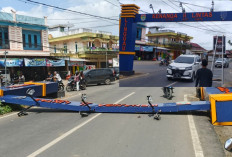 Gapura Linggau Juara di Lubuk Linggau Roboh Ditabrak Kerupuk, Tolong Jangan Nyalahin Pemerintah Yo