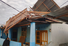 Pasangan Lansia di Lubuk Linggau Tak Mengetahui, Atap Rumahnya Terbang Diterjang Angin Kencang