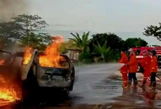 Mobil Xenia Terbakar di Parkiran Masjid Raya Musi Banyuasin 