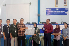 FIFGROUP Gelar Program Jam Sosial Mengajar untuk Tingkatkan Literasi Keuangan Generasi Muda di SMKN 1