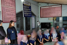 Pererat Kedekatan, Kasubsi Keamanan Lapas Narkotika Muara Beliti Tegur Sapa WBP Perempuan